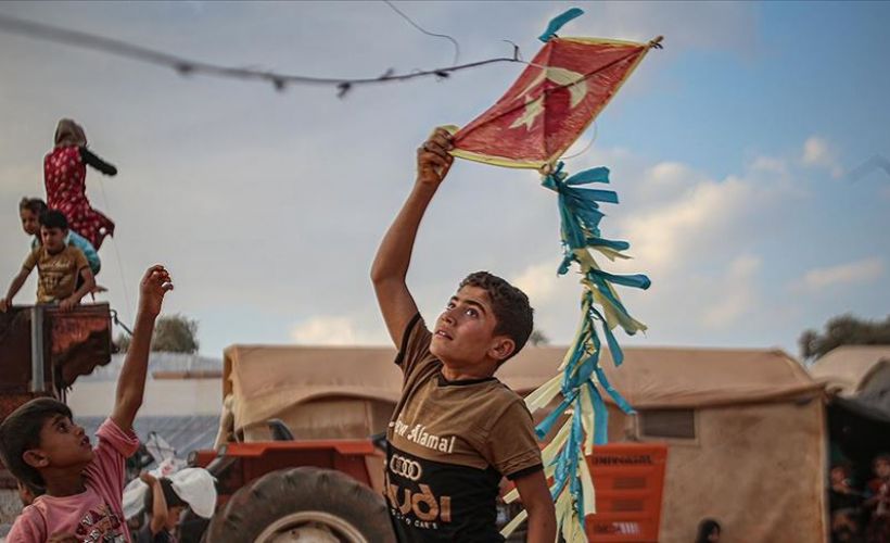 İdlibli çocuklara ateşkesin gölgesinde 'uçurtma' etkinliği