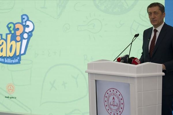 Bakan Selçuk ortaokul öğrencileri için eğlenceli mobil uygulama 'Tabii'yi tanıttı