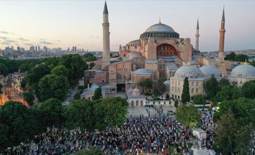 Ayasofya Meydanı'nda akşam namazı kılındı