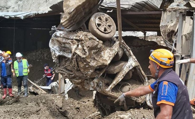 Artvin'deki selde kaybolan 3 kişinin cansız bedenine ulaşıldı