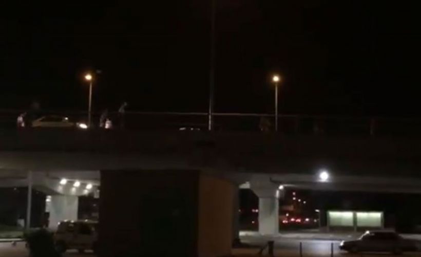 Darbeye direnen kahramanlar, mermilerin üzerine yürüdü