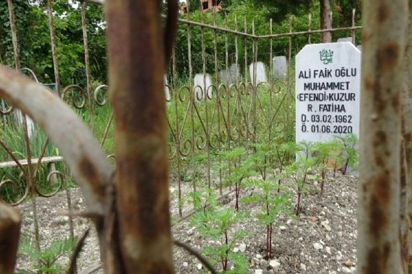 Tabutta kan izi şüpheye düşürdü! Mezar açıldı