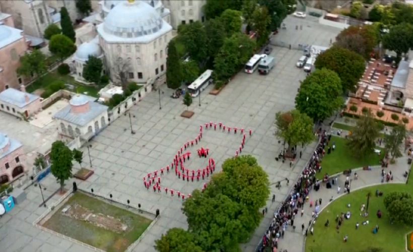 Ayasofya'da 100 kişilik koreografik gösteri düzenlendi