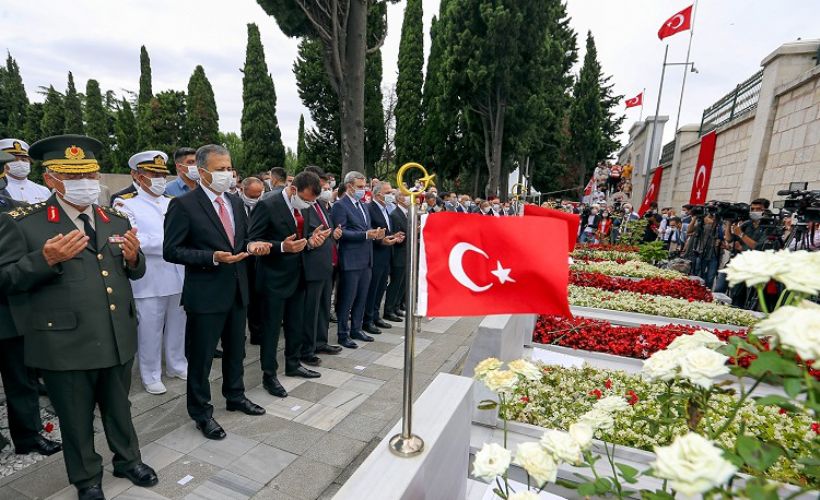 15 Temmuz şehitleri kabirleri başında anıldı