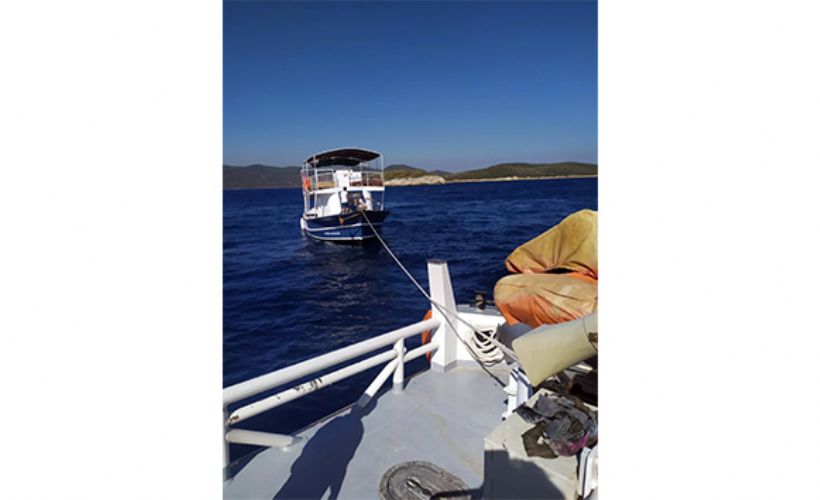 Bodrum açıklarında arıza yapıp sürüklenen tekne kurtarıldı