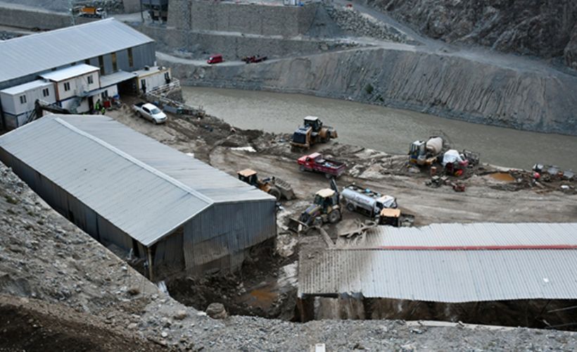 Artvin'de meydana gelen sel ve heyelanın ardından hasar tespit çalışmalarına başlandı