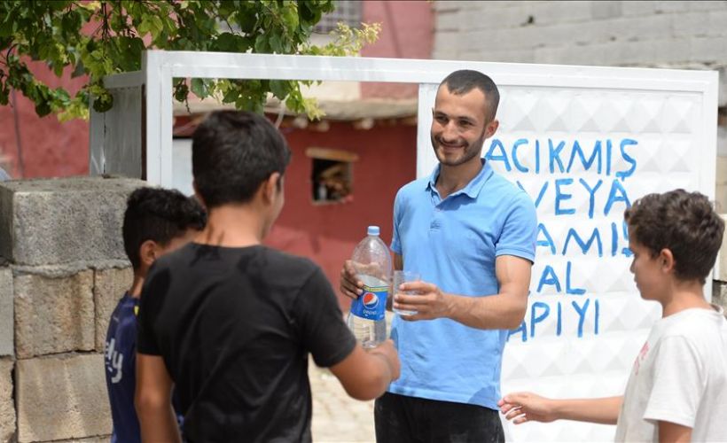 Acıkan ve susayan çekinmeden bu kapıyı çalıyor