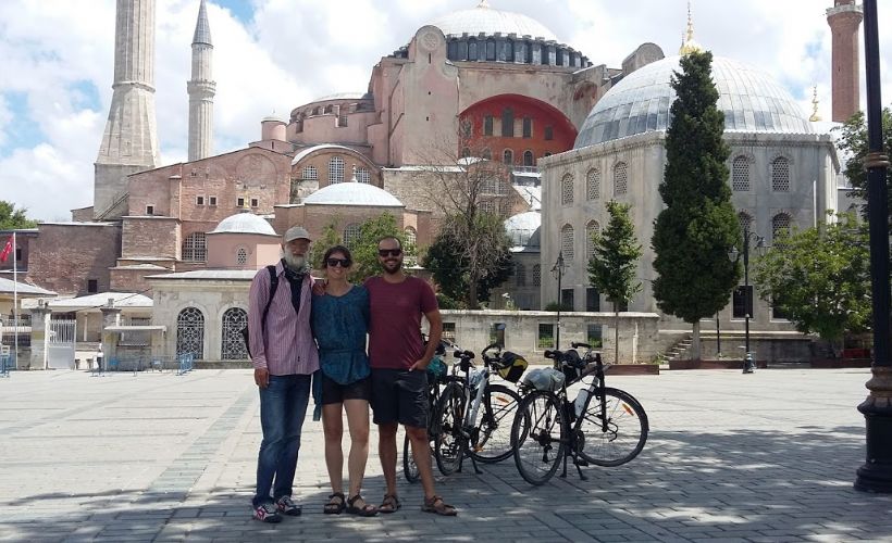 Bisikletle Barcelona’dan İstanbul'a Geldiler