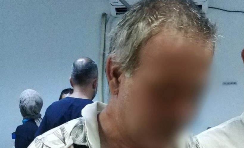 Alkollü olan şahış sokakta görme engelli bir vatandaşa saldırdı