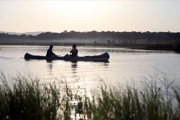 Longoz ormanlarında kano ile doğa turu