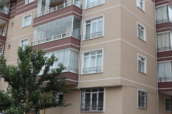 Binanın 5. katından düşen anne ve bebeği hayatını kaybetti