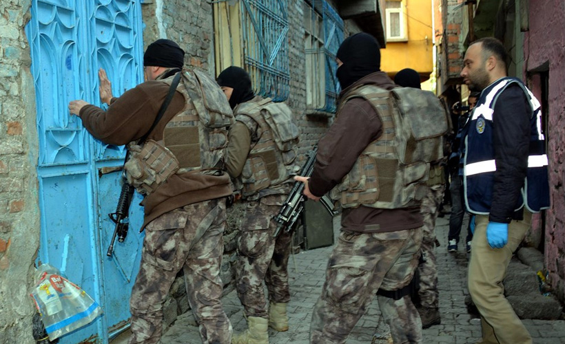 Diyarbakır'da dev uyuşturucu operasyonu: 5 milyon kök kenevir ve 1,5 ton esrar ele geçirildi