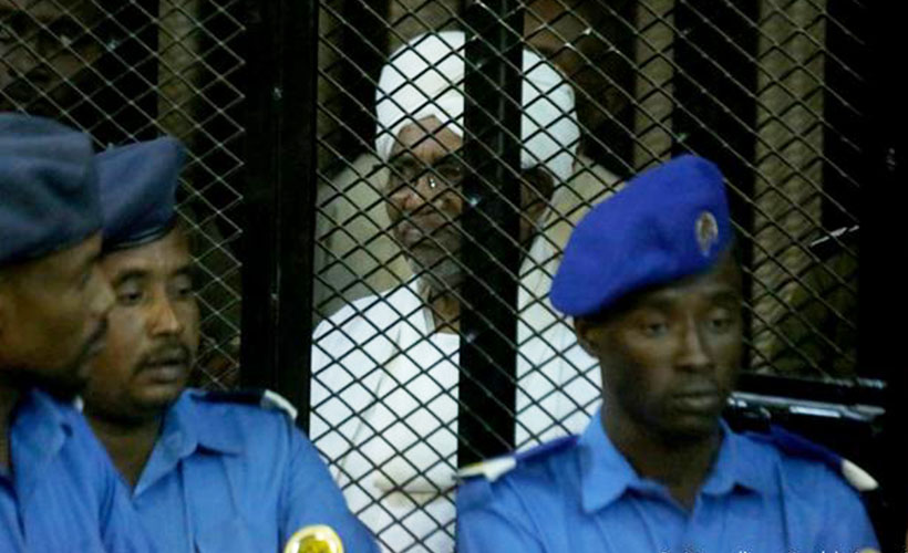 Beşir'in darbe suçlaması ile yargılandığı dava başladı