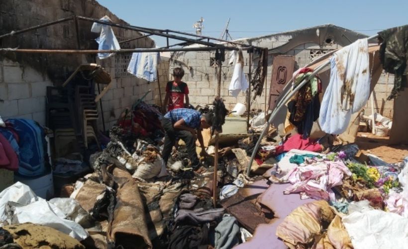 Suriye'de elektrik arızası nedeniyle mülteci kampında yangın çıktı