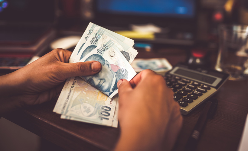 Koronavirüs salgınından zarar gören esnafın borçları ertelendi