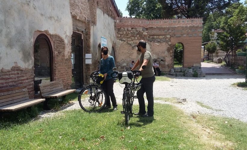 İspanyol bisikletçilerin İznik gezilerinde bisikletli çocuklar yardımcı oldu.