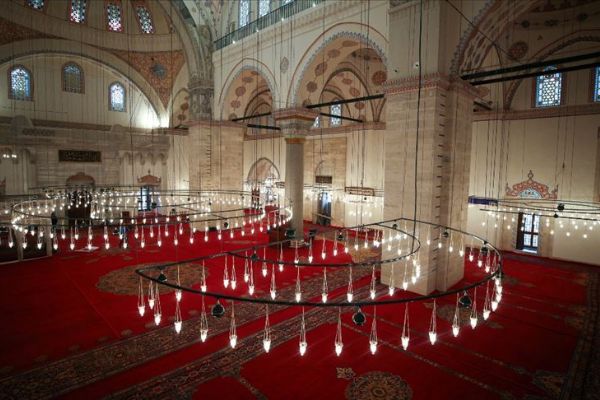 İstanbul'da 21 cami, Ayasofya Camisi açılışına gelenlere hizmet için sabaha kadar açık olacak