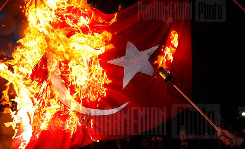 Türkiye'den, Yunanistan'a ‘bayrak yakma’ tepkisi