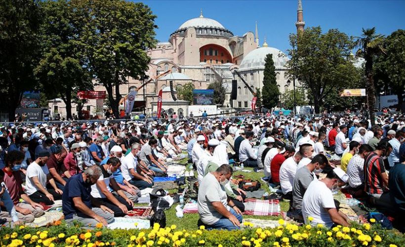 Ayasofya-i Kebir Cami-i Şerifi'nin yeniden ibadete açılması sevinçle karşılandı