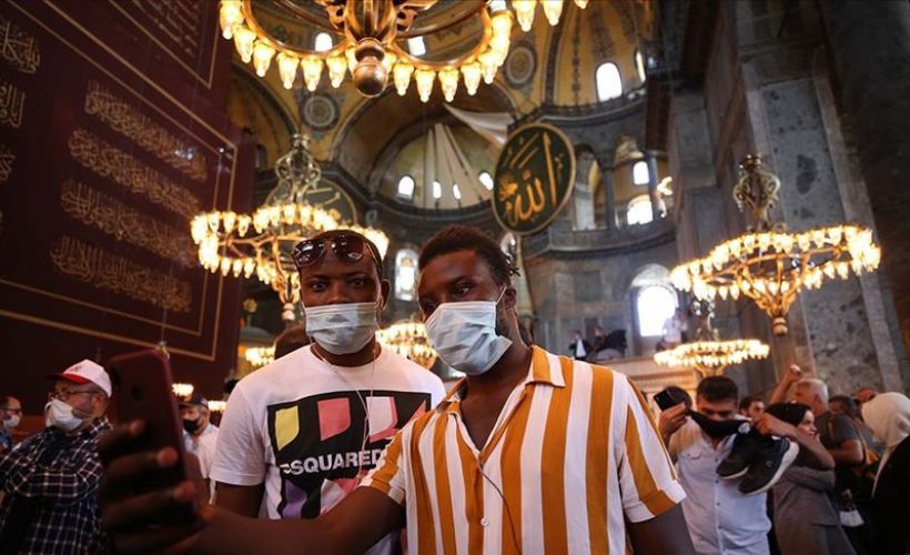 Ayasofya-i Kebir Cami-i Şerifi'ne vatandaşların yoğun ilgisi devam ediyor