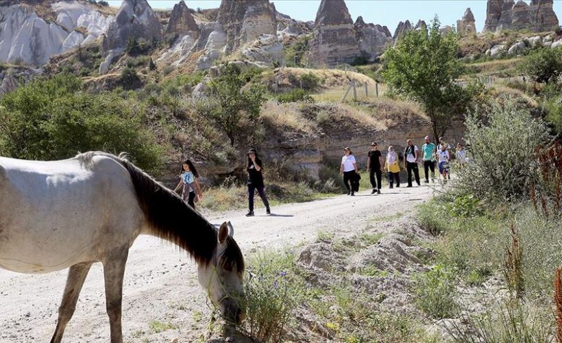 Kapadokya'nın saklı güzellikleri vadi yürüyüşleriyle keşfediliyor