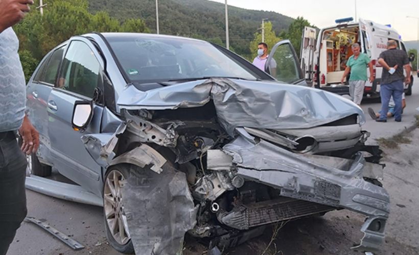 Samsun'da otomobil ile kamyonet çarpıştı: 4 yaralı