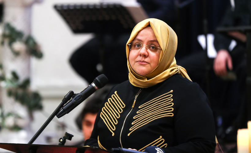 Bakan Selçuk duyurdu: Çalışan annelere 300 euro destek