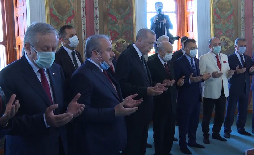 Fatih'in türbesinde duayı Meclis Başkanı Şentop okudu