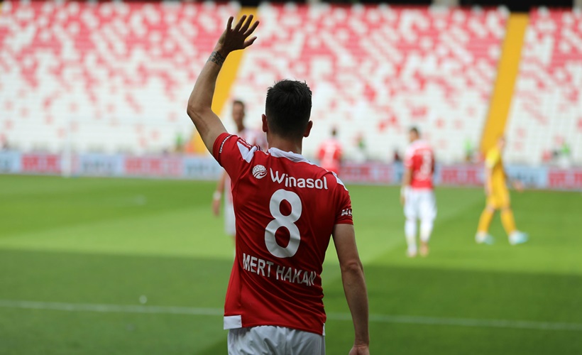 Mert Hakan Yandaş, Sivasspor'dan ayrıldı
