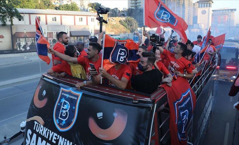 Medipol Başakşehir şampiyonluğunu kutluyor