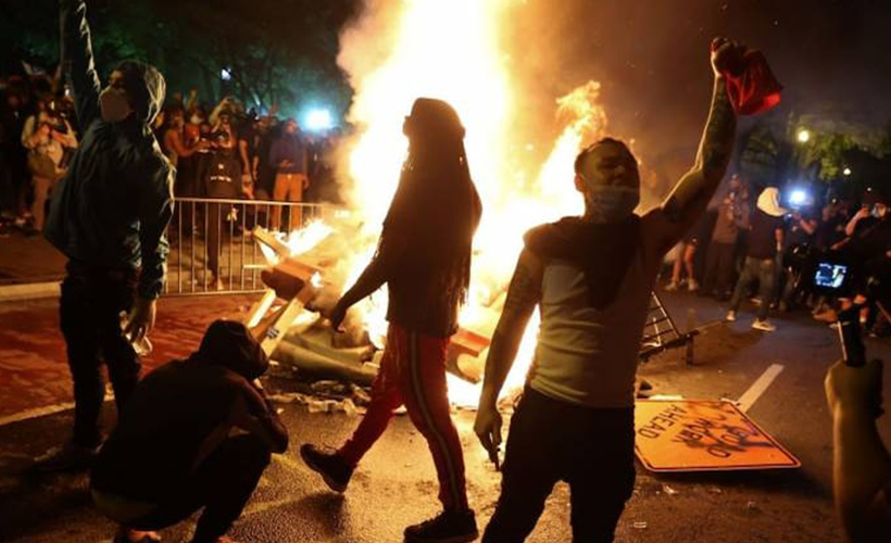 Trump'tan protestoculara 'hapis' tehdidi