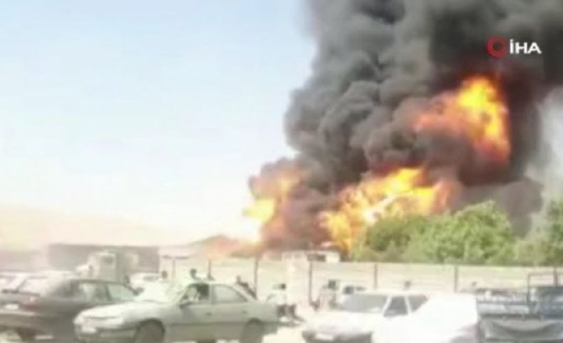 İran'da park halindeki yakıt tankerlerinde büyük yangın