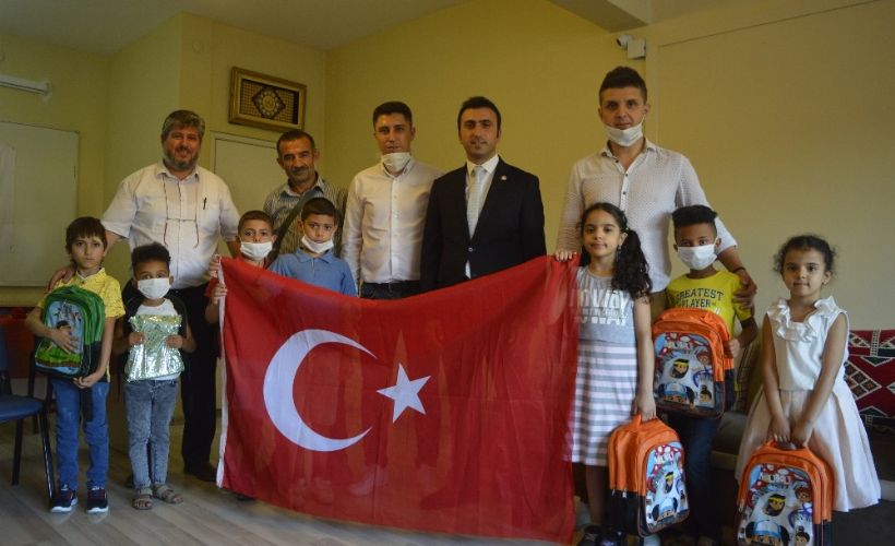 Bayramdan önce misafir miniklerin yüzünü güldürdüler