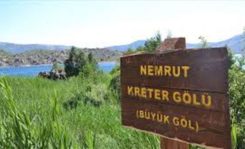 Yeryüzü cenneti Nemrut Krater Gölü ziyaretçilerden ilgi görüyor