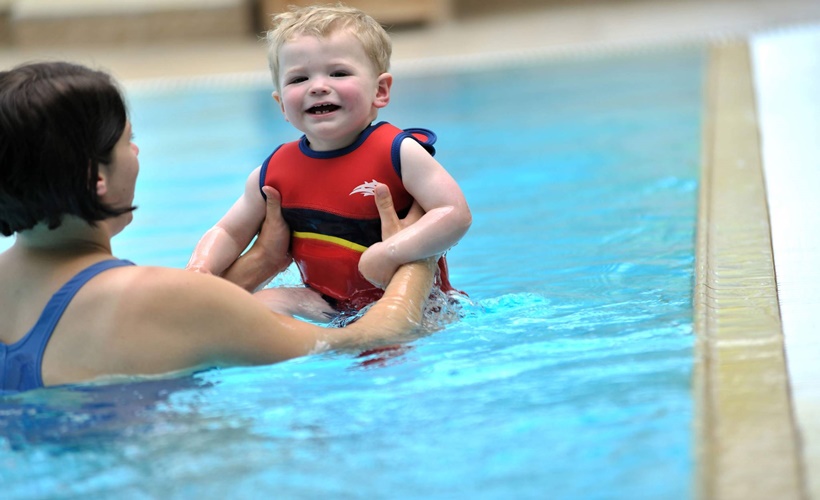 Bebeğinizi 4 aydan önce denize sokmayın