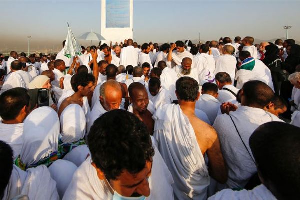 Kutsal topraklardaki hacı adayları Mina'ya ulaştı