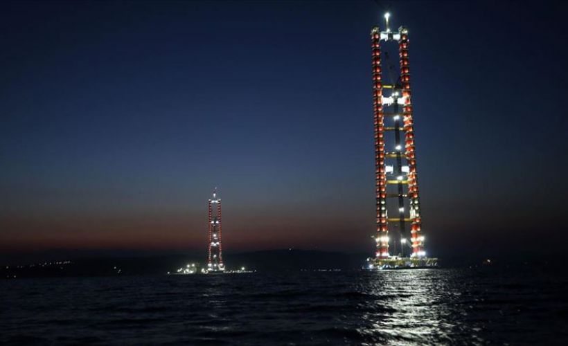 'Çanakkale Boğazı'nın gerdanlığı' ışıklandırılan ayaklarıyla göz kamaştırıyor