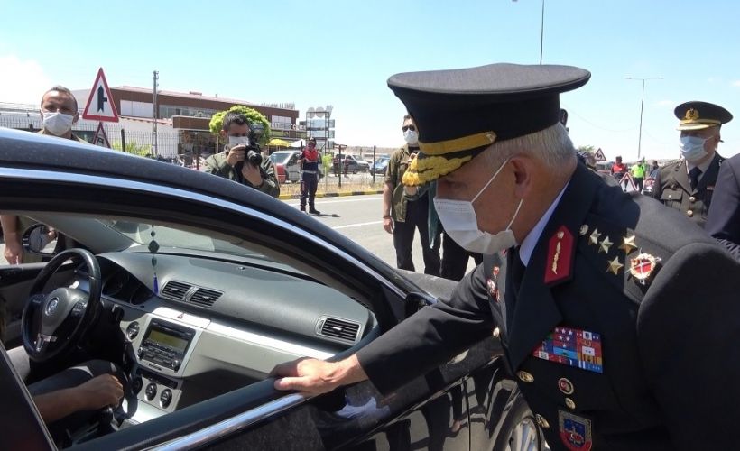Jandarma Genel Komutanı Orgeneral Çetin trafik denetimine katıldı