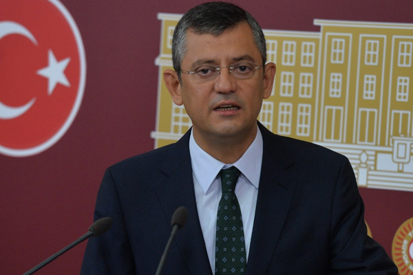 CHP'li Özel'den sosyal medya düzenlemesine tepki