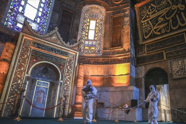 Ayasofya-i Kebir Cami-i Şerifi'nde Kurban Bayramı temizliği