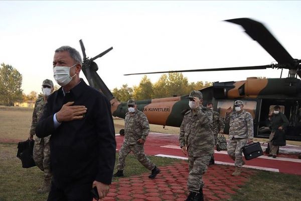Bakan Akar ve TSK komuta kademesi sınır hattında