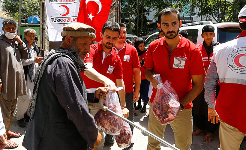 Türk Kızılay, yurt içinde ve 16 ülkede kurban kesiyor