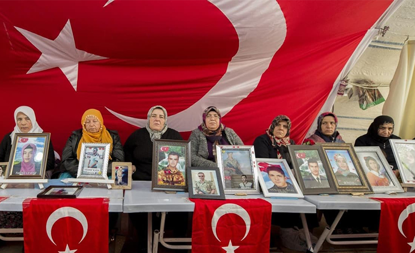 Evlat nöbeti bayramda da sürüyor