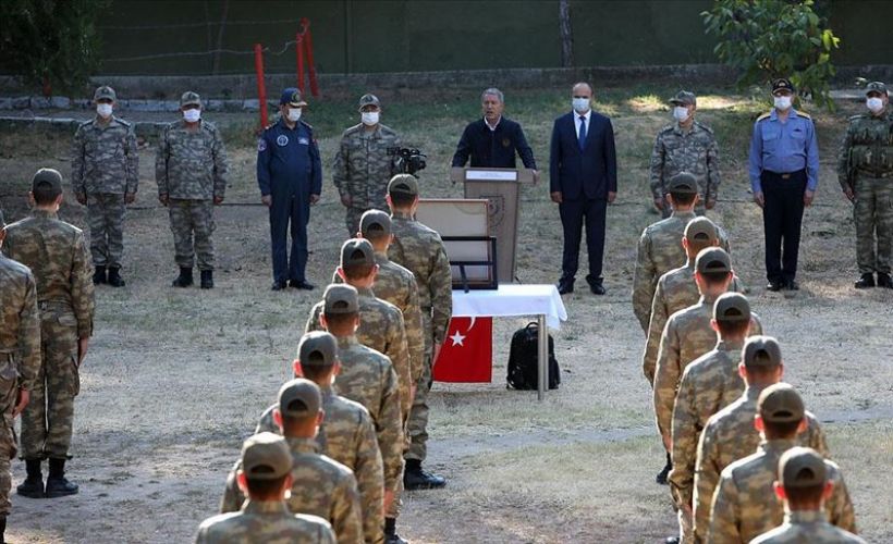 Bakan Akar ve TSK komuta kademesi 'hudut kartallarıyla' bayramlaştı