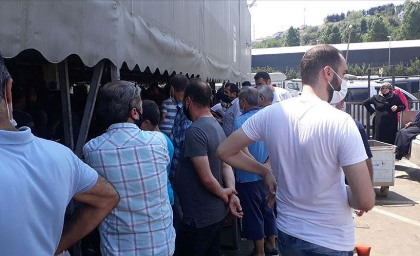 Eyüpsultan'daki kurban satış alanında 'kesim' yoğunluğu