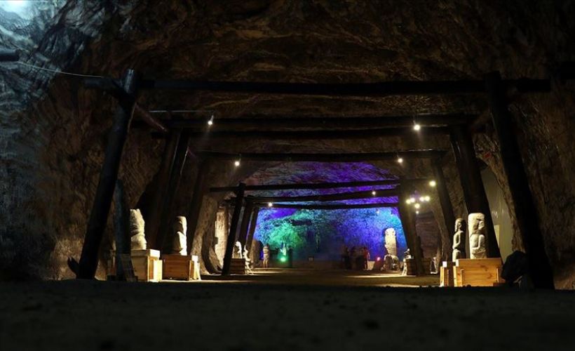 5 bin yıllık tuz mağarası kapılarını yeniden ziyaretçilerine açtı