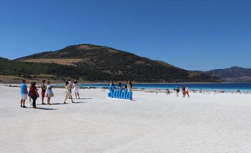 Salda Gölü görselliğinin yanı sıra bilimsel değeriyle de ön plana çıkıyor