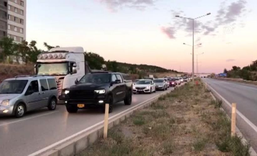 'Kilit kavşak' Kırıkkale'de uzun araç kuyruğu oluştu