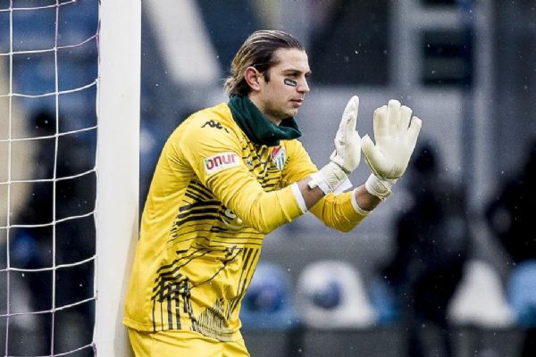 Çağlar Şahin Akbaba Bursaspor'dan ayrıldı