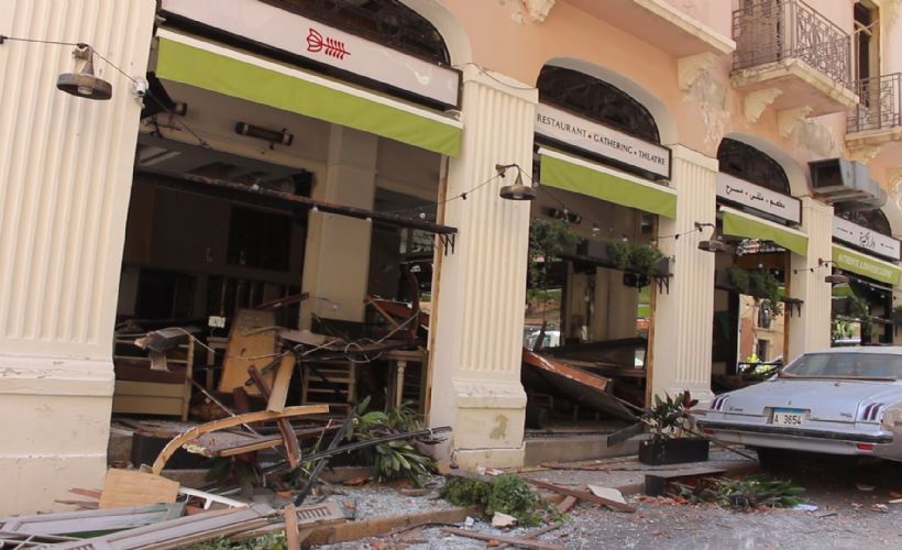 Beyrut'taki patlama sonrası sokaklar harabeye döndü